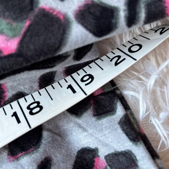 New NIC + ZOE Cheetah Pop Top size M Grey Multi-Color Fitted Ruched Cuffs - Picture 9 of 16